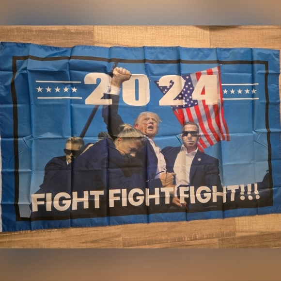 TRUMP FLAG - Picture 1 of 1